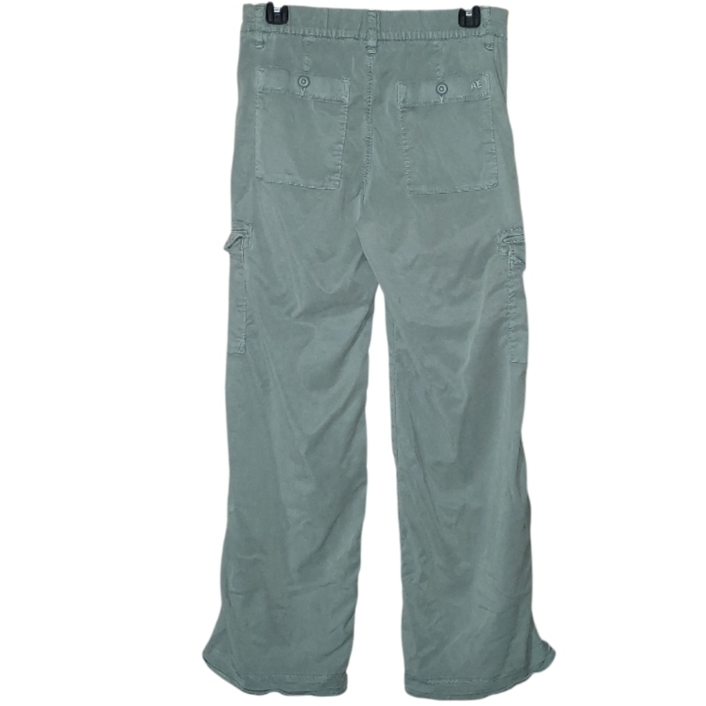 American Eagle Dreamy Drape Mid Rise Baggy Wide Leg Cargo Pants - Picture 4 of 9